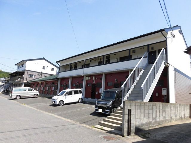 拡大写真：伊万里市大坪町乙 1階301の外観写真（昼）
