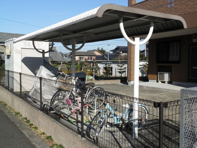 拡大写真：ロイヤルシャトーせいら 1階101の外観写真（昼）
