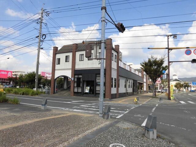 拡大写真：伊万里市新天町 1階5の外観写真（昼）