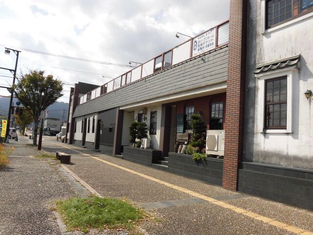 拡大写真：伊万里市新天町 1階5の外観写真（昼）