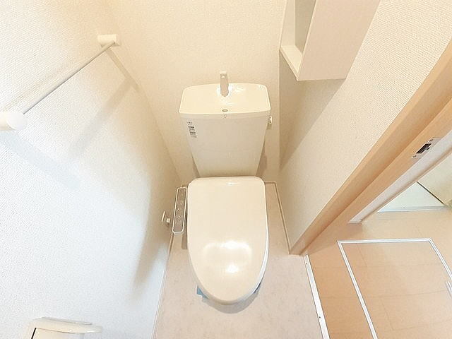 拡大写真:モン アンテリユール小式原E 1階101のシャワー付トイレ