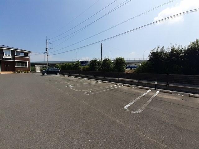 拡大写真:クヴェレⅡ 2階201の駐車場
