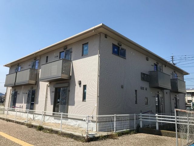 拡大写真:伊万里市新天町 2階205の外観写真(昼)