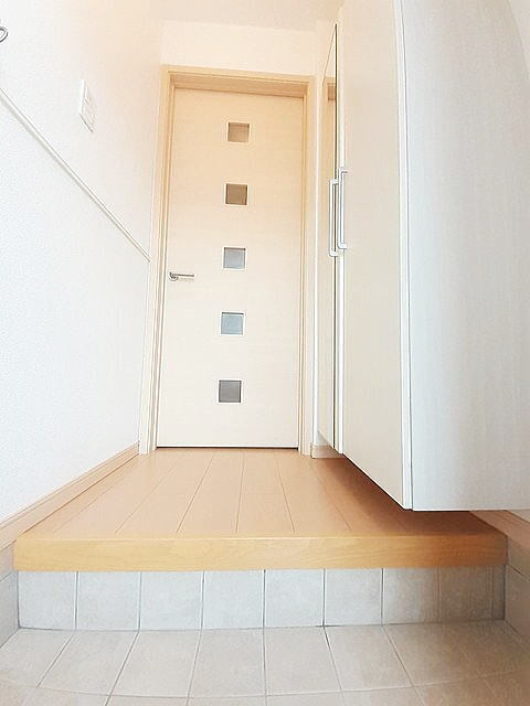 拡大写真:サリーチェⅤ 1階101の玄関