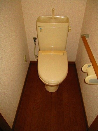 拡大写真：館林市日向町 1階106のトイレ