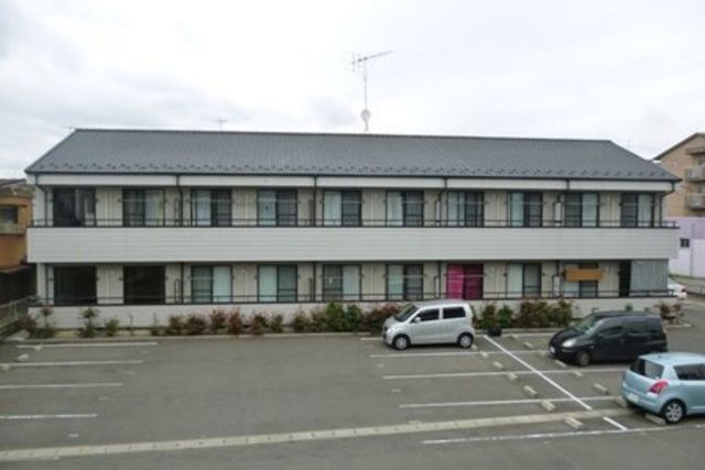 拡大写真：館林市日向町 1階106の外観写真（昼）