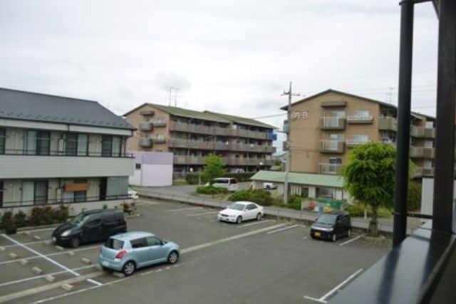 拡大写真：館林市日向町 1階106の外観写真（昼）