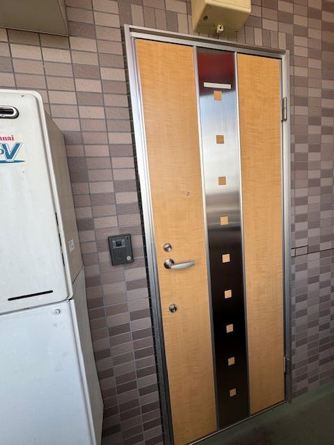 拡大写真:館林市日向町 2階203の玄関