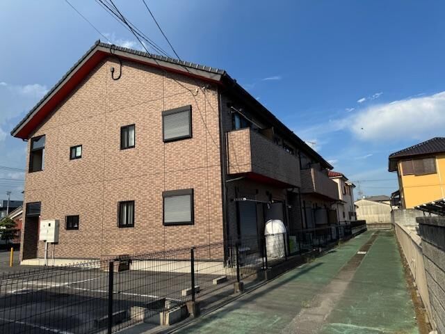 拡大写真:館林市日向町 2階203の外観写真(昼)