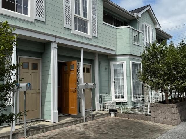 拡大写真:館林市美園町 2階202の外観写真(昼)