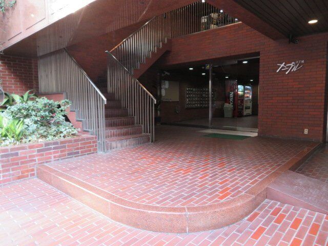 拡大写真：メープル八丁堀 8階808の外観写真（昼）
