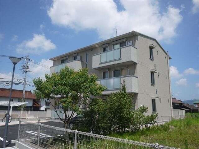 拡大写真：ｂｌｏｓｓｏｍＡ（ブラッサムＡ） 2階203の外観写真（昼）