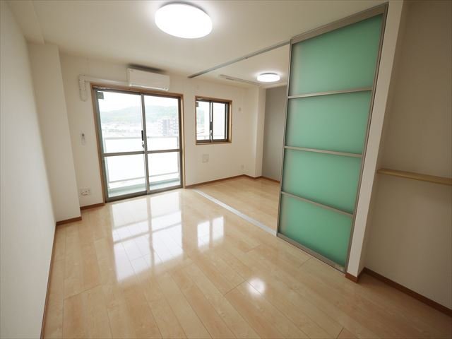 拡大写真：OTO寺家駅前 3階303のリビング