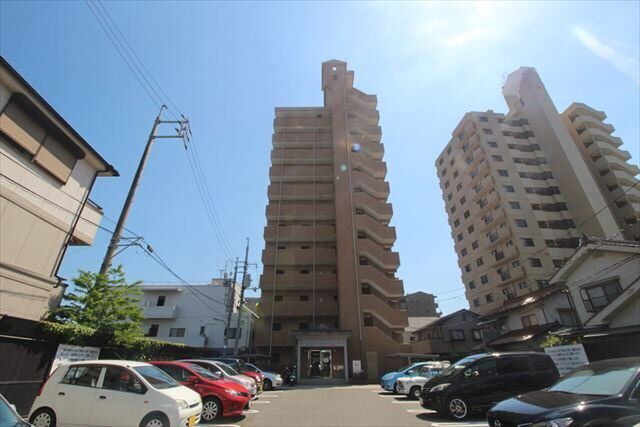 拡大写真：K2 1階102の外観写真（昼）