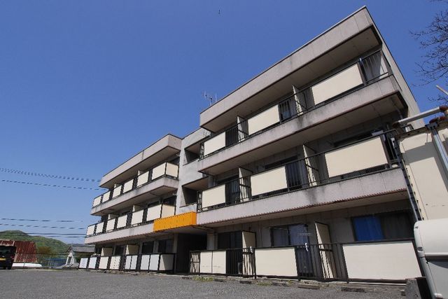 拡大写真：千田マンション 1階101の外観写真（昼）