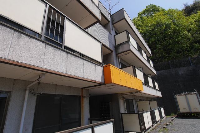 拡大写真：千田マンション 1階101の外観写真（昼）