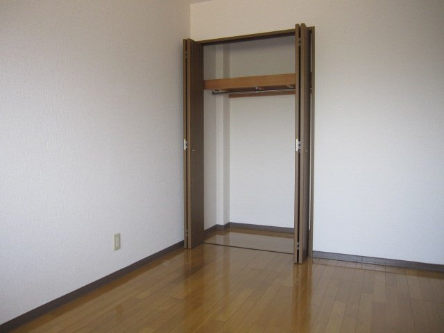拡大写真：グランドアイリス 3階305の洋室