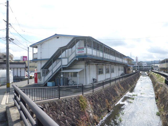 拡大写真：第二河野ハイツ 2階203の外観写真（昼）