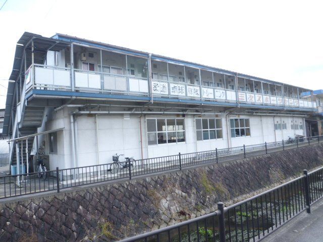 拡大写真：第二河野ハイツ 2階203の外観写真（昼）