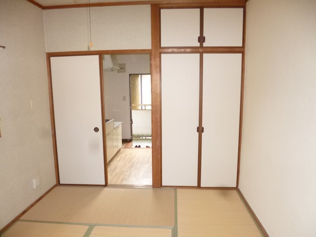 拡大写真：えくぼハイツ 2階203の室内