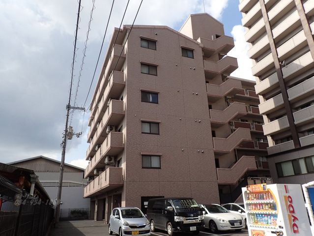 拡大写真：シンメイロード 4階401の外観写真（昼）