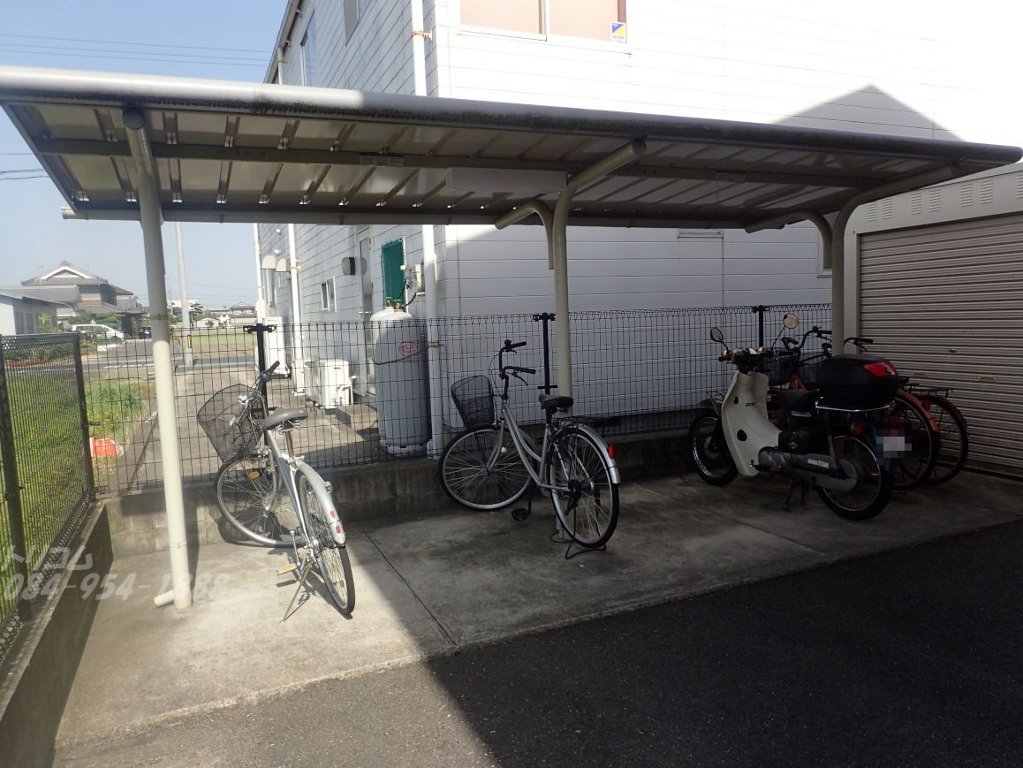 拡大写真:フォブール十三軒屋 1階102の駐輪場
