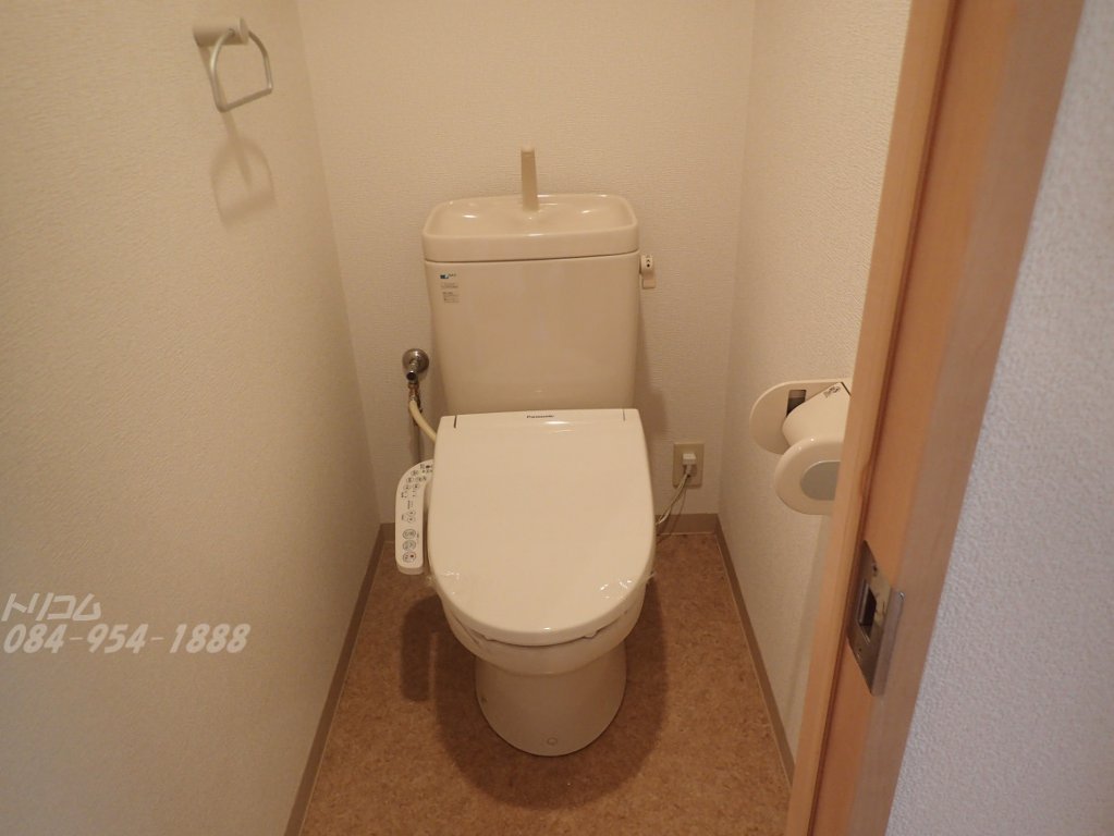 拡大写真:フォブール十三軒屋 1階102のシャワー付トイレ