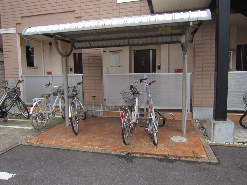 拡大写真:クラール花園 3階304の駐輪場
