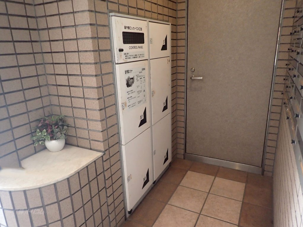 拡大写真:グリーンビュー西町 2階202の宅配ボックス