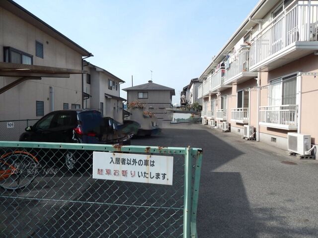 拡大写真：クレセント串山 2階203の外観写真（昼）