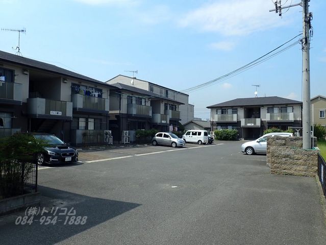 拡大写真：パレス曙 C棟 1階101の外観写真（昼）