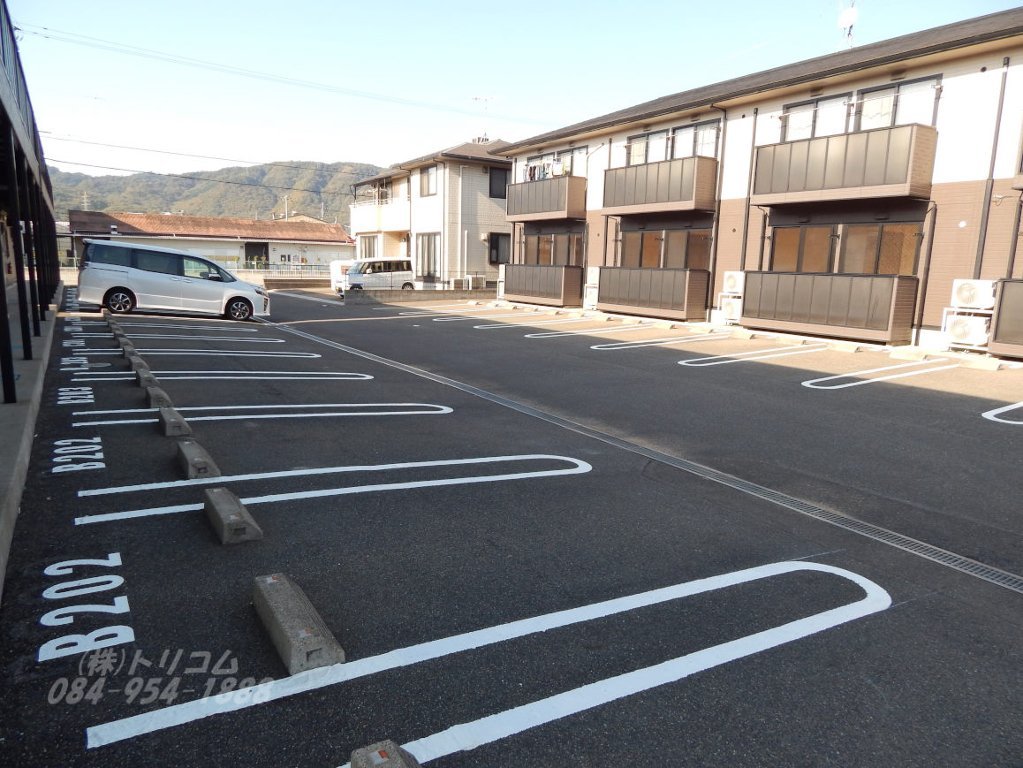 拡大写真：モンブランソレジオ C棟 1階101の駐車場