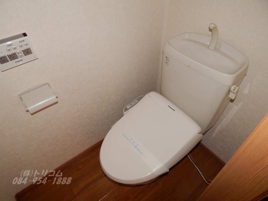 拡大写真：モンブランソレジオ C棟 1階101のシャワー付トイレ