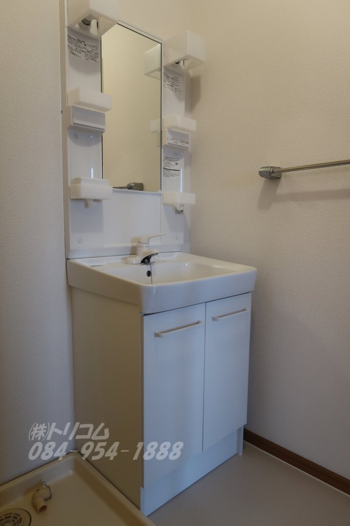 拡大写真:サン・オーレ東福山 4階402の洗髪洗面化粧台