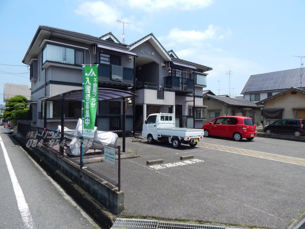 写真:ミレニアム栄の外観