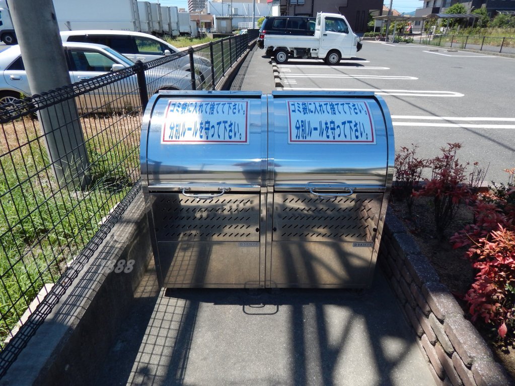 拡大写真：ソシオグランデ 1階101の専用ゴミ場