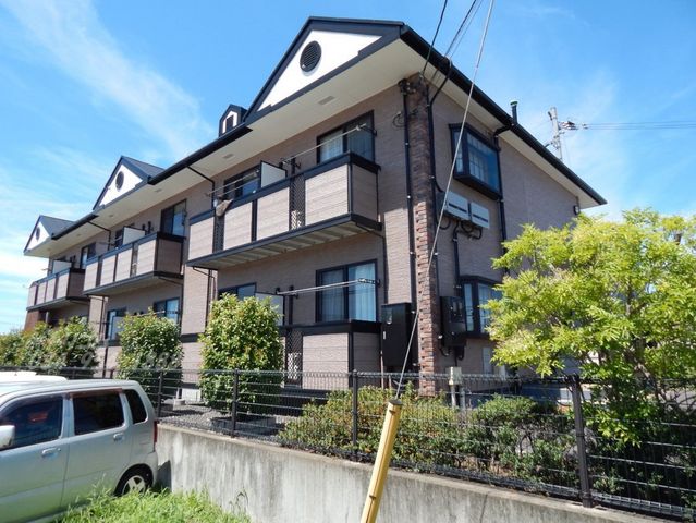 拡大写真：ソシオグランデ 1階101の外観写真（昼）