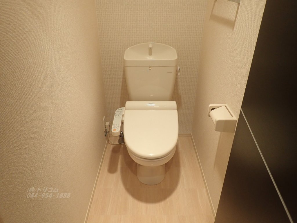 拡大写真:グランドール D棟 1階101のシャワー付トイレ(イメージ)