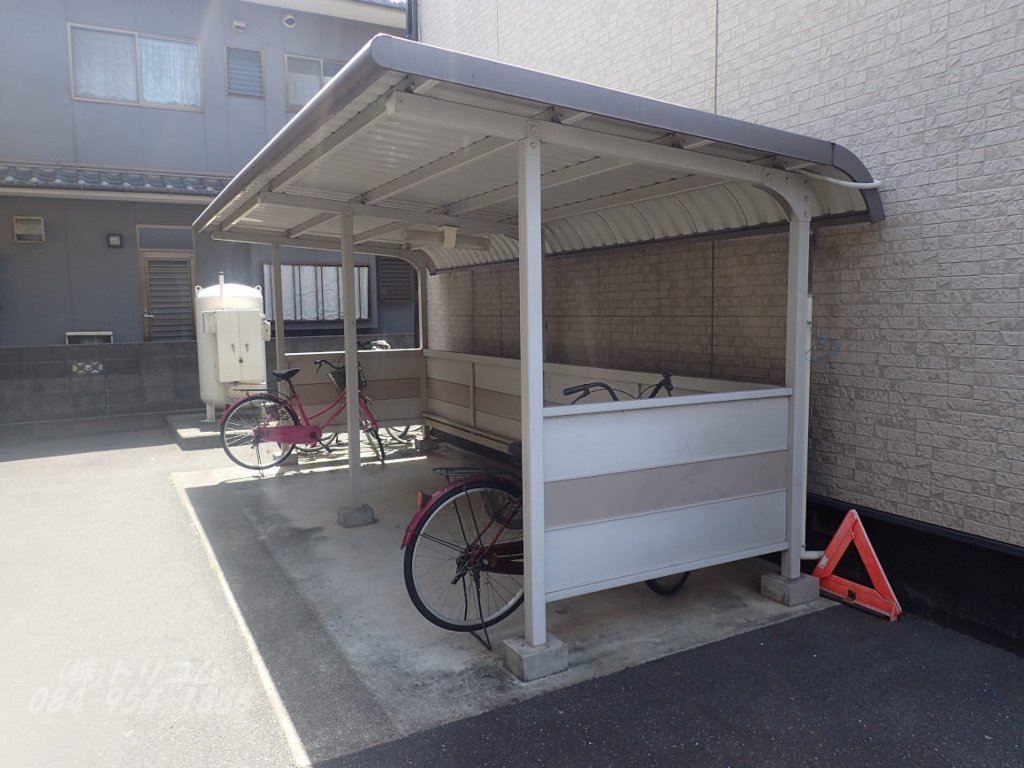 拡大写真：小砂ハイツ 2階201の駐輪場