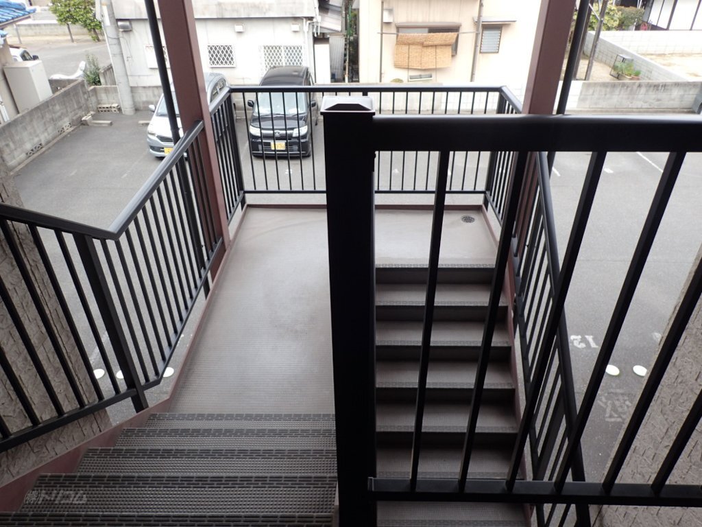 拡大写真：小砂ハイツ 2階202の階段
