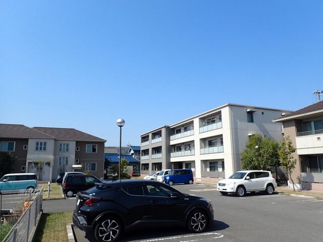 拡大写真:グランマスト多治米B 1階103の外観写真(昼)