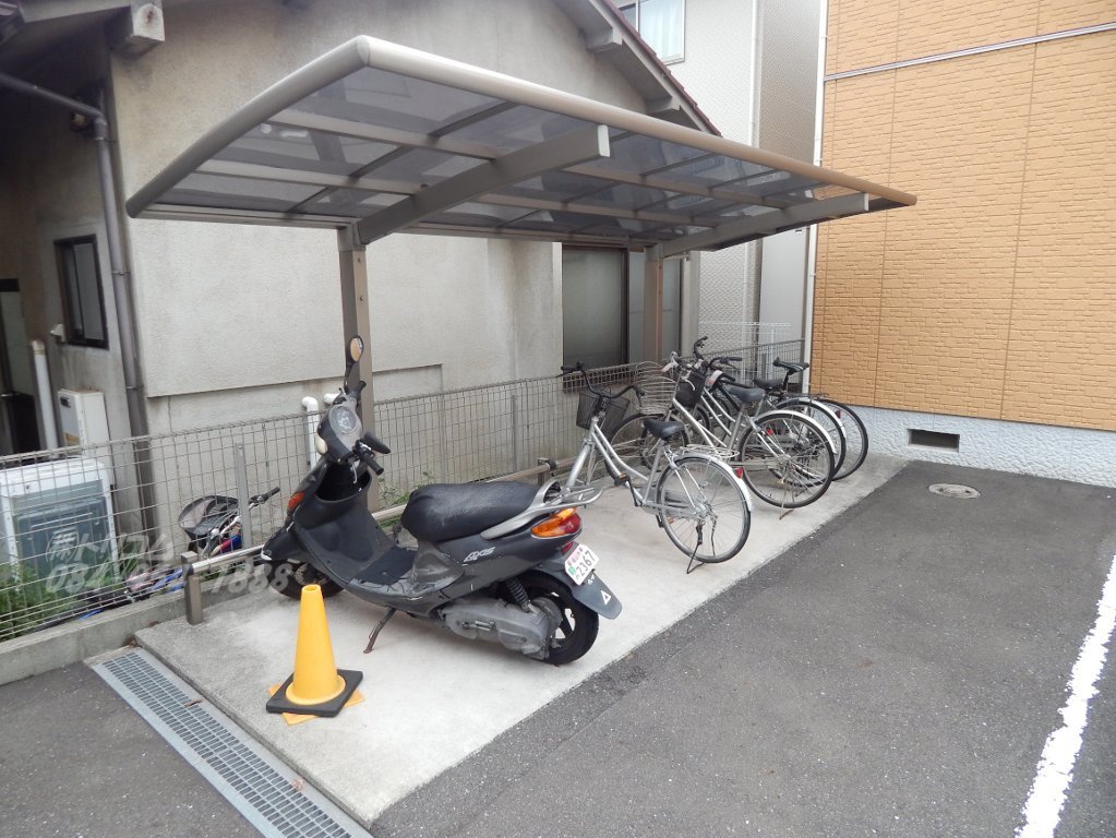 拡大写真：西深津ハイツC棟 1階102の駐輪場