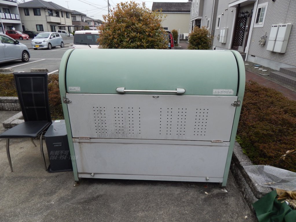 拡大写真：ヴィラグランブルー B棟 2階201の専用ごみ場