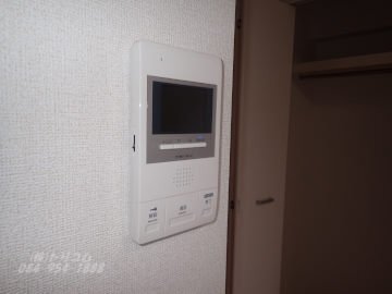 拡大写真:プリムローズ宝町 2階202のカメラ付インターホン