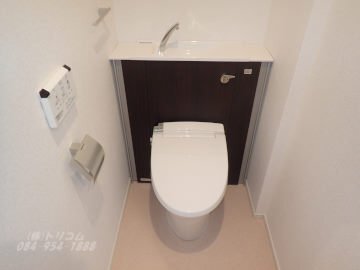 拡大写真：プリムローズ宝町 2階202のシャワー付トイレ