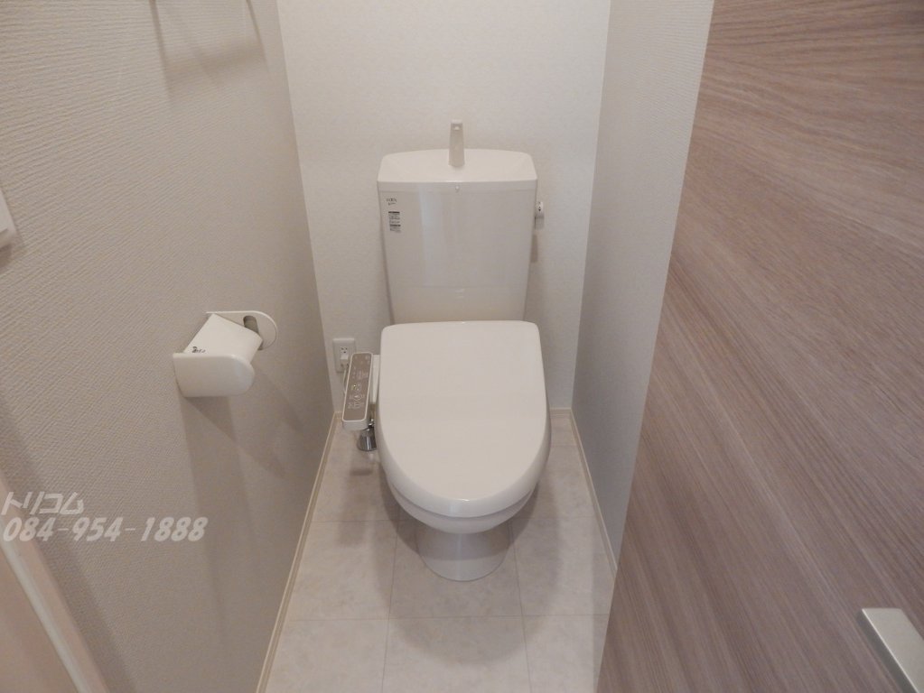 拡大写真:D-roomCⅢ 1階101のシャワー付トイレ