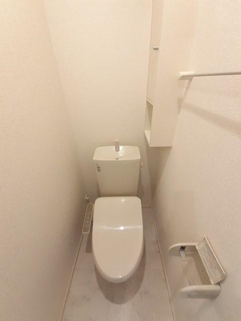 拡大写真：シャムロック春日　Ⅱ 1階102のシャワー付トイレ