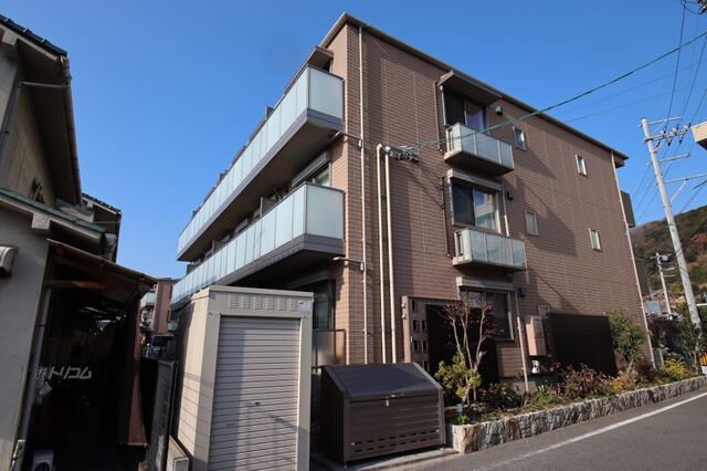 拡大写真：シャラーレ西深津 1階101の外観写真（昼）