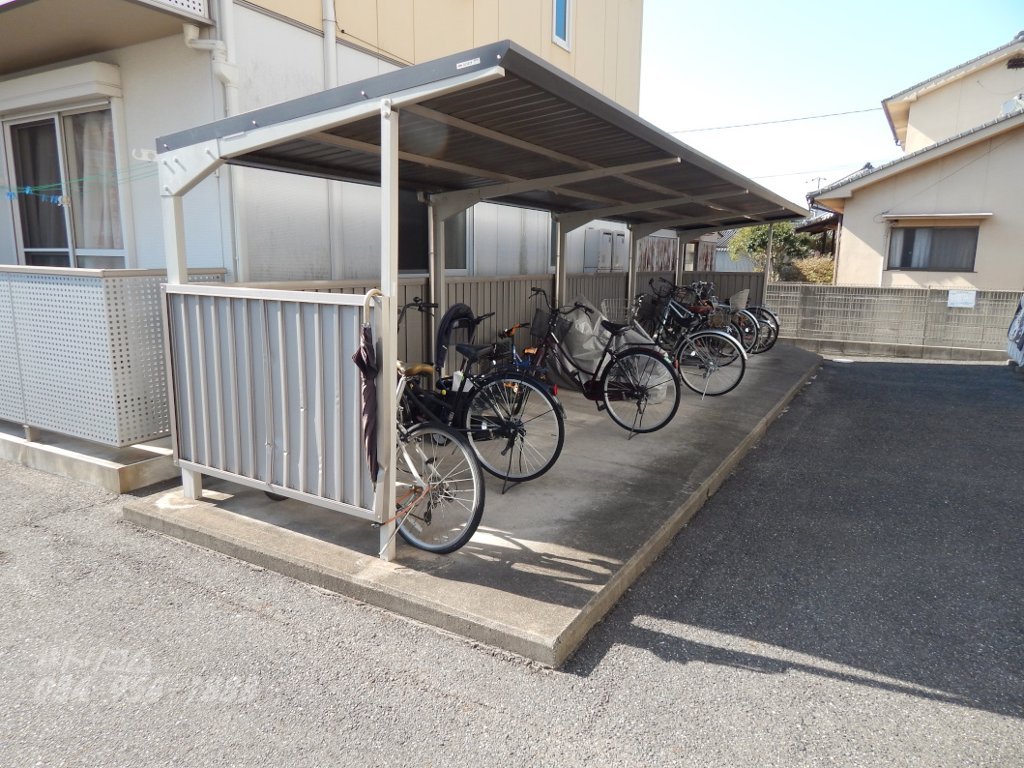 拡大写真：スカイメゾン11番館 2階202の駐輪場