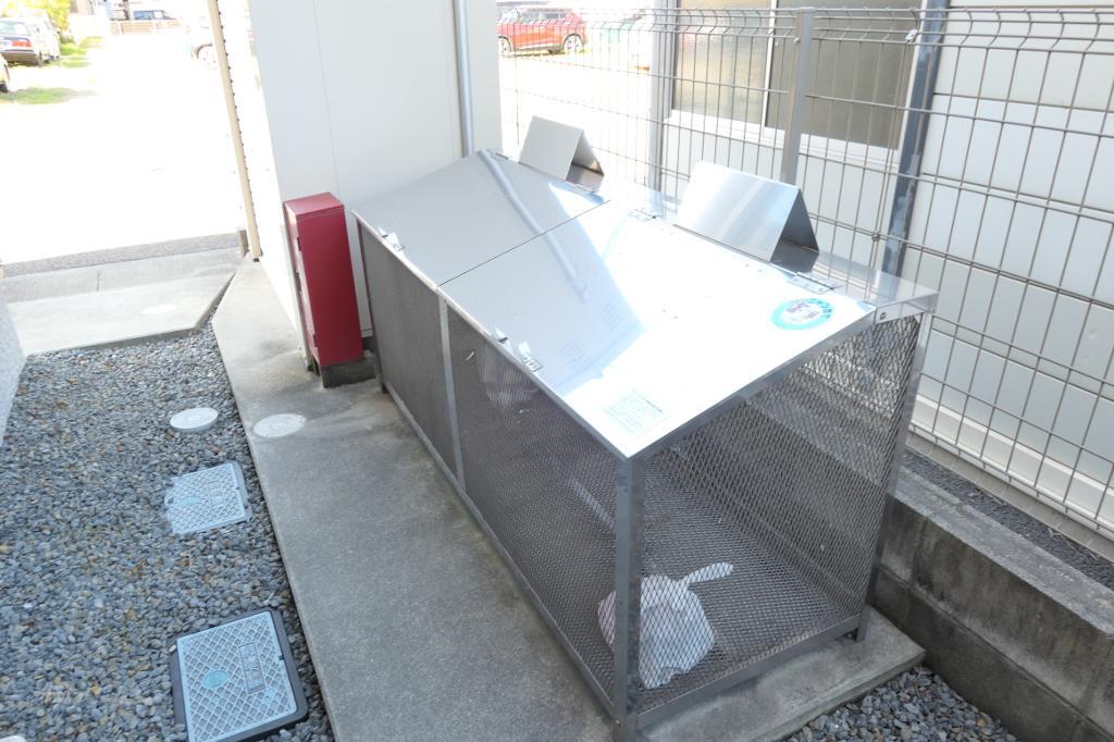 拡大写真:シャーメゾンTOKIWA(トキワ) 1階102の専用ごみ置き場